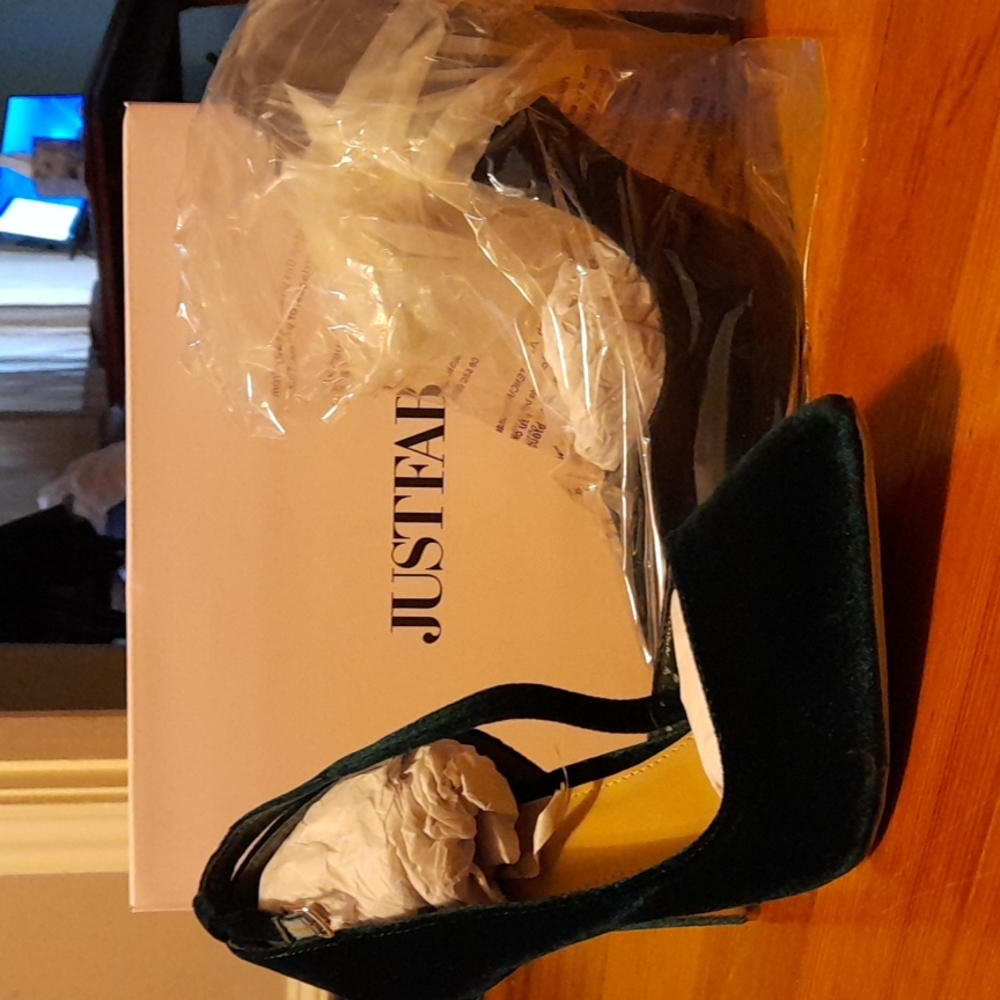 JustFab Green Velvet Pumps, size 11